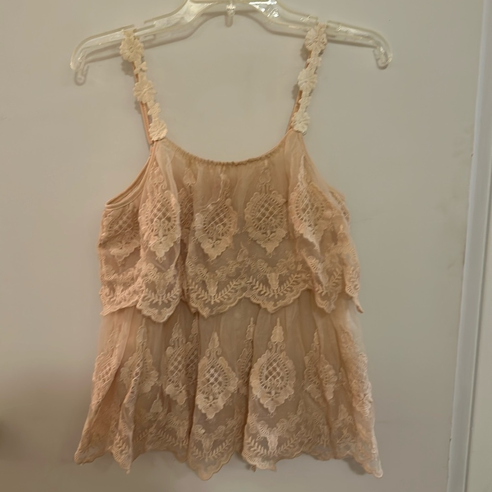 Off white lace tank top. Size large. In good condition.